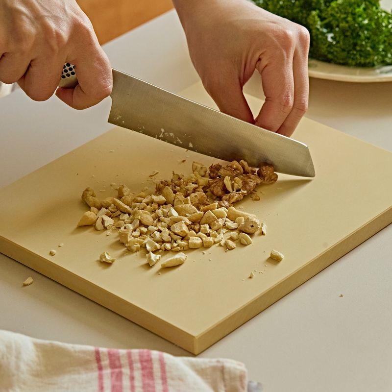 견과류와 파슬리는 잘게 다져주세요.