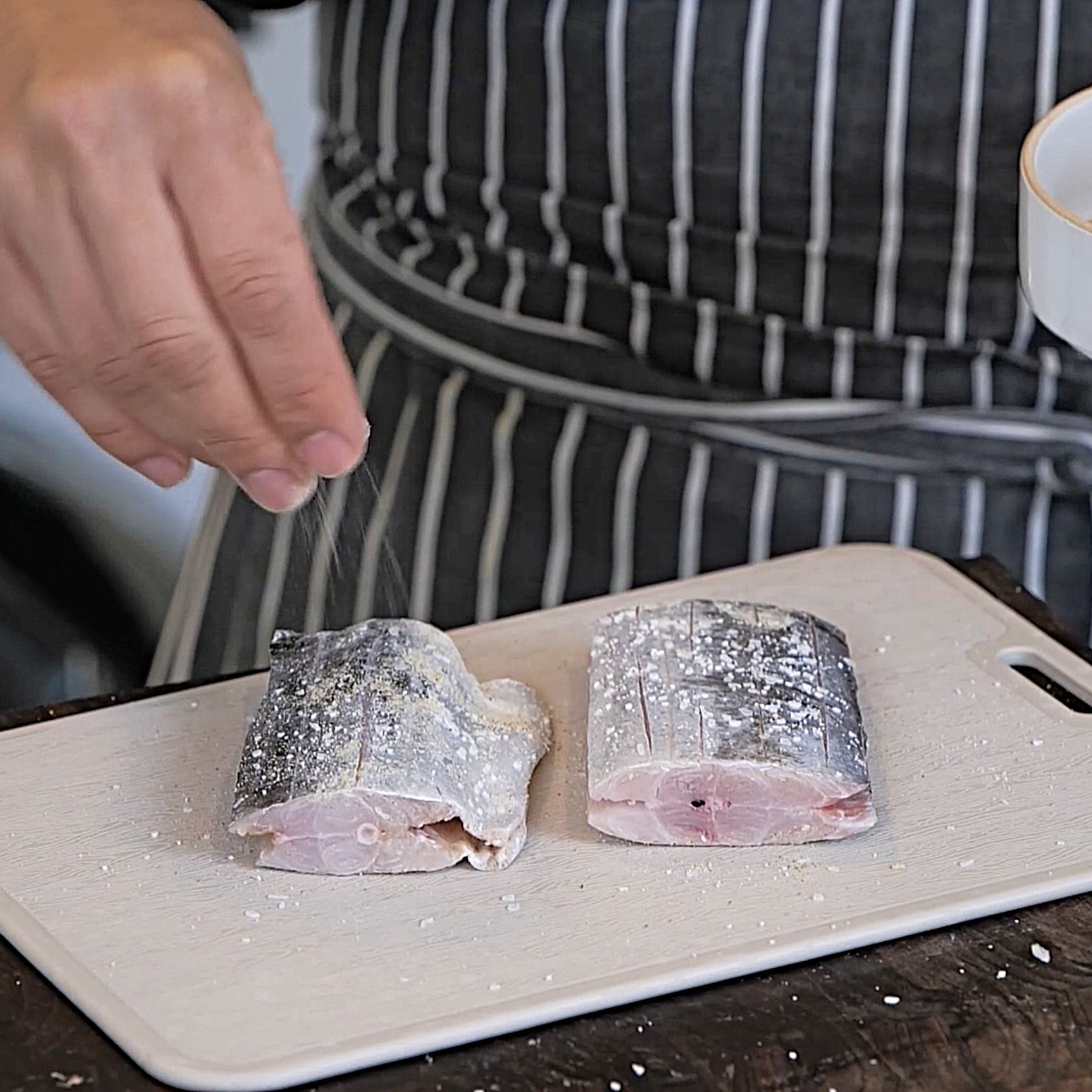 Step 4. 갈치 밑간하기 & 굽기 Step 2