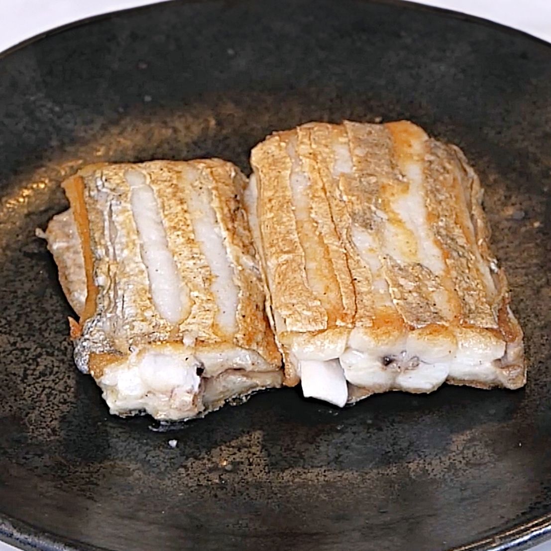 Step 4. 갈치 밑간하기 & 굽기 Step 4