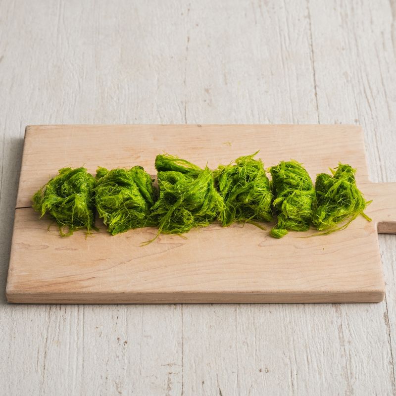 감태는 먹기좋게 썰고 대파, 홍고추는 잘게 다져주세요.