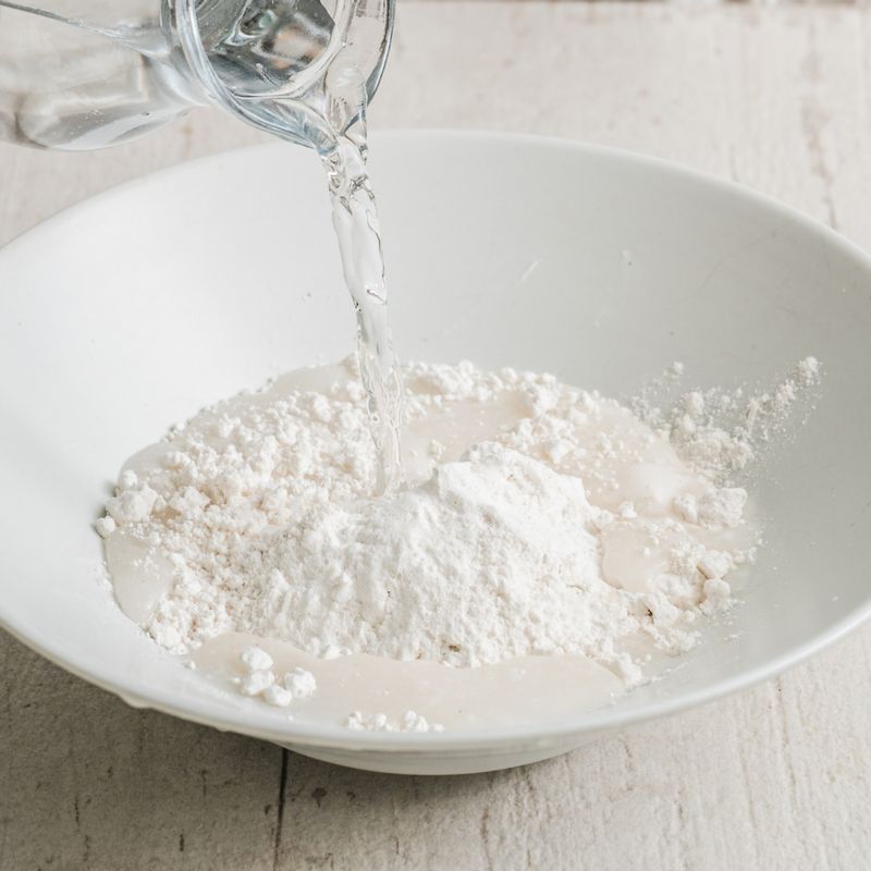 반죽물을 만들어주세요.