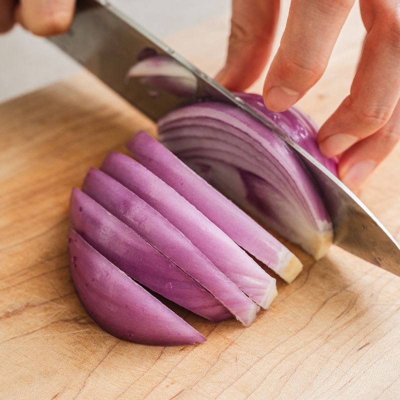 적양파는 채를 썰어주세요.