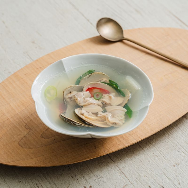 한소끔 더 끓인 후 그릇에 담아 맛있게 즐겨주세요.