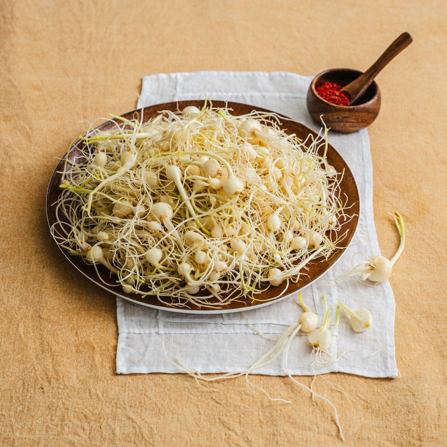 은달래 된장찌개을 위한 재료 이미지로 은달래,두부,애호박,된장,고추장 등으로 구성 되어있습니다.