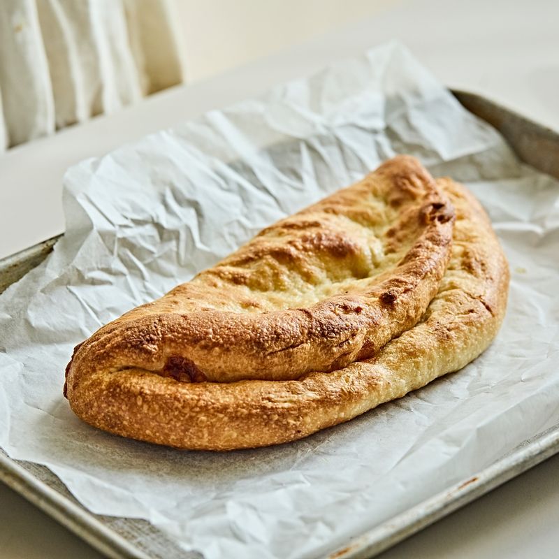 핀사로마나는 해동 후 오븐이나 에어프라이어 160도에서 5~7분간 데워주세요.