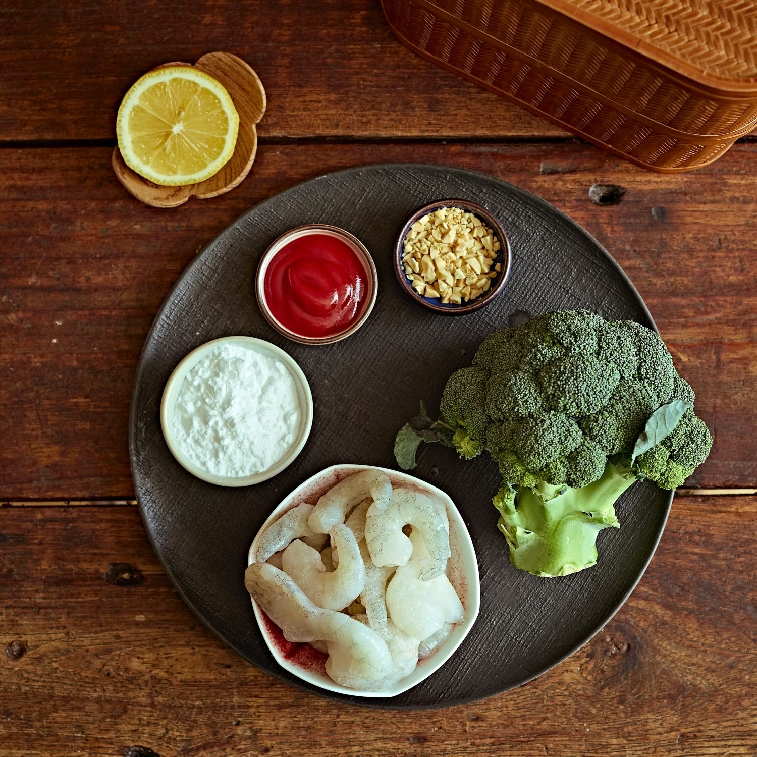 새우마요 브로콜리 을 위한 재료 이미지로 냉동 손질 새우,브로콜리,마요네즈,케첩,꿀 등으로 구성 되어있습니다.