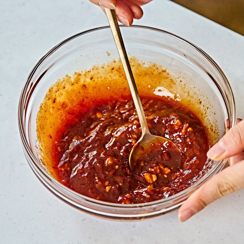 양념 재료는 모두 섞어주세요.