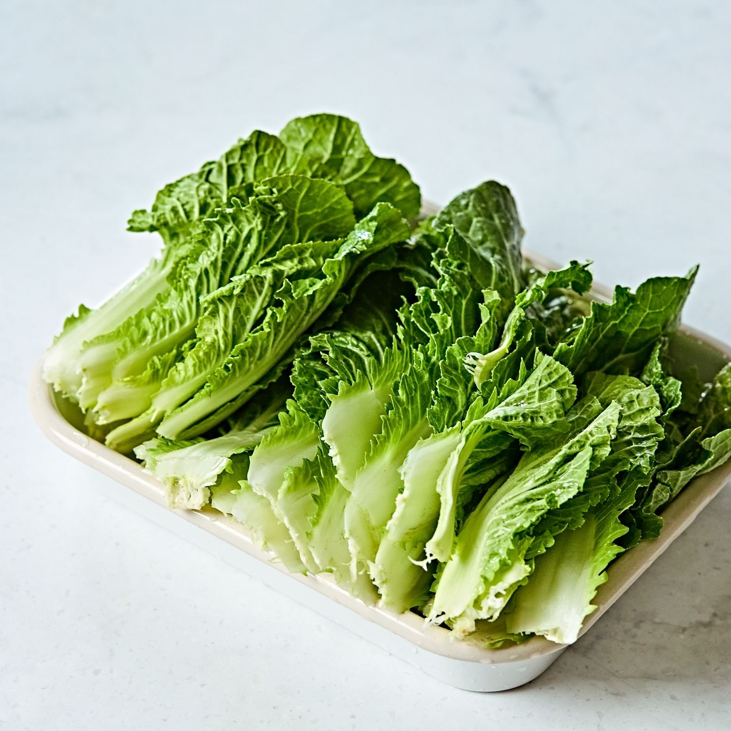 봄동은 잎을 떼어 깨끗이 씻어주세요.