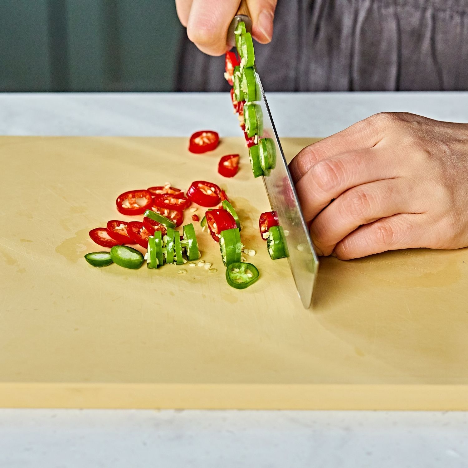 청양고추와 홍고추, 쪽파는 송송 썰어주세요.