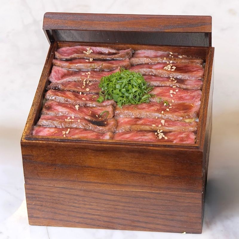 강레오 스테이크 덮밥, 스테이크덮밥 레시피, 집에서 스테이크 덮밥, 소고기 덮밥 레시피, 간단 덮밥 요리, 한그릇 요리, 홈레스토랑 메뉴, 스테이크 소스 덮밥, 버터 스테이크 덮밥, 소고기 요리, 집들이 요리