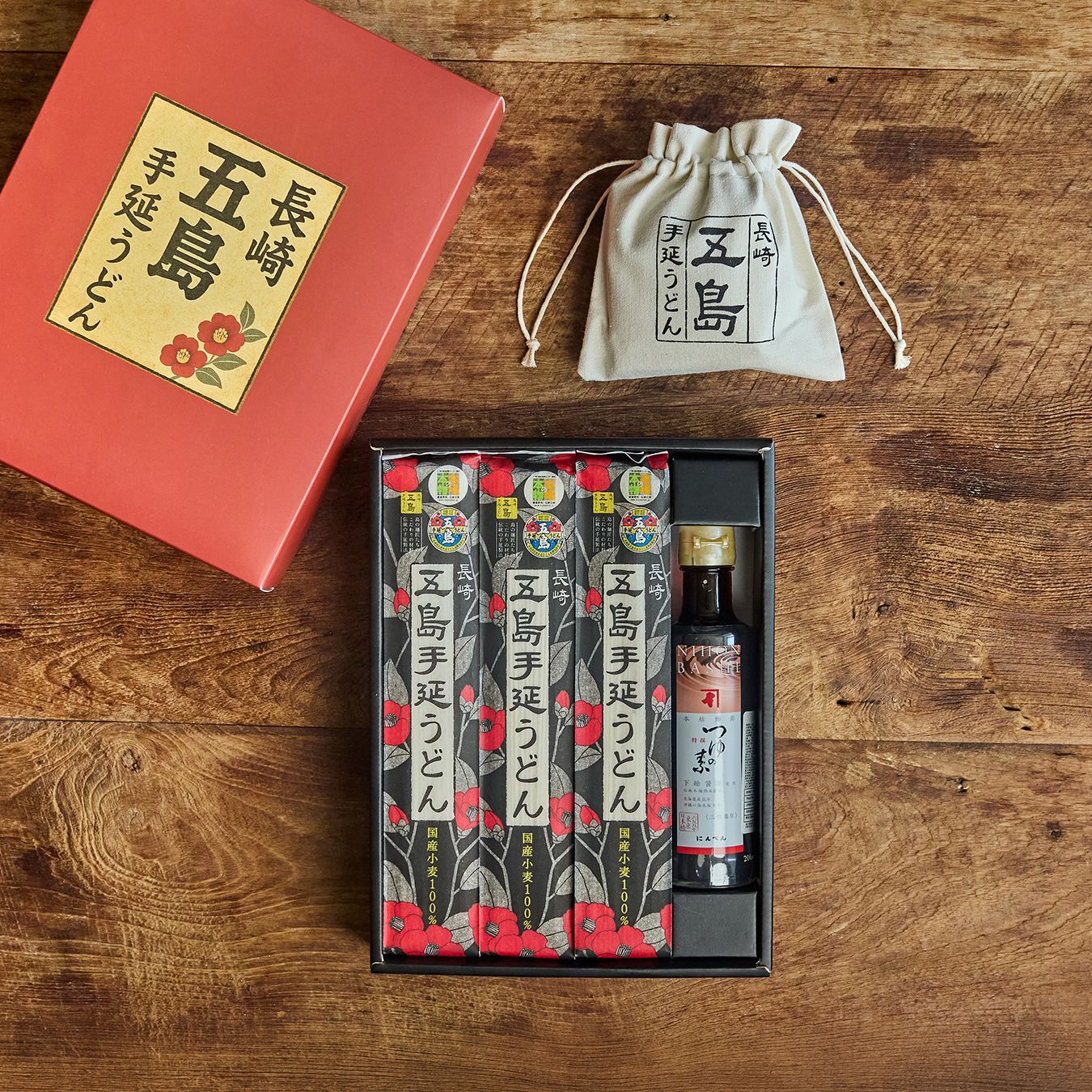 어묵우동 을 위한 재료 이미지로 고토 테노베 우동면,어묵,시치미 고명 등으로 구성 되어있습니다.