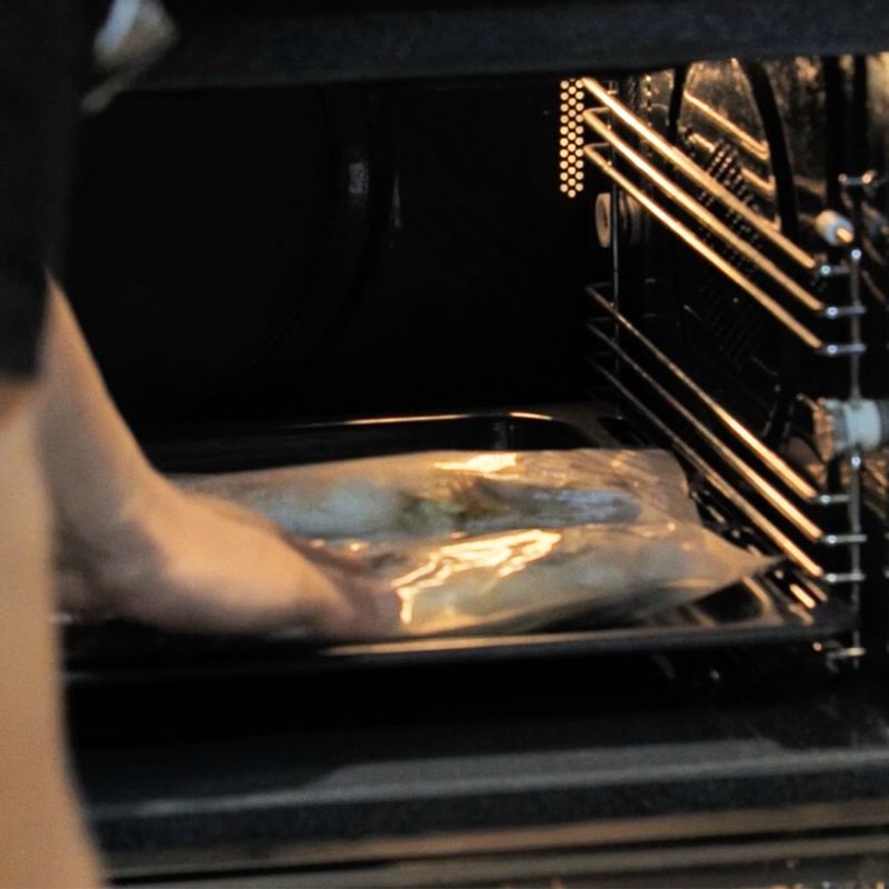 찐 보리굴비는 전자레인지에 1분 30초~3분 정도 데워 준비해 주세요.