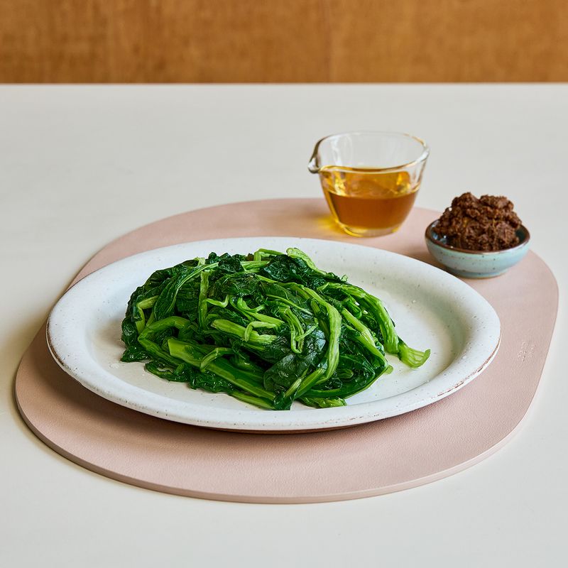 유채나물무침 을 위한 재료 이미지로 데친유채,대파,청,홍고추 등으로 구성 되어있습니다.