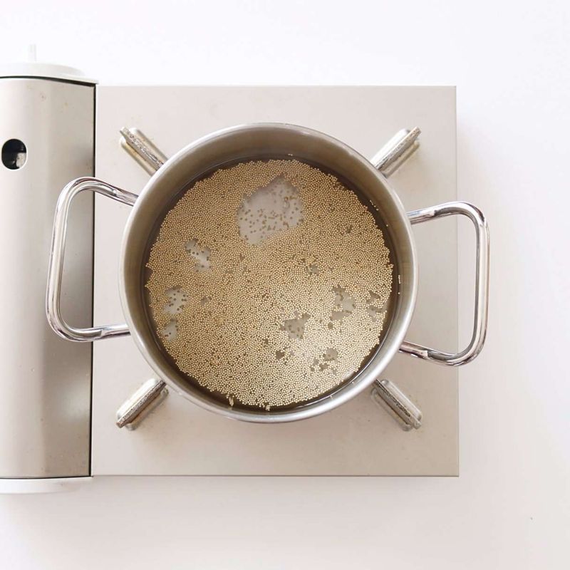 아마란스는 끓는 물에 넣어 10분간 삶은 후 물기를 제거해주세요.