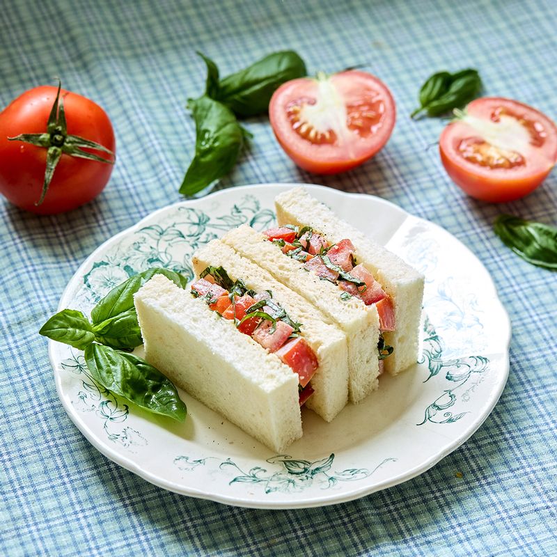 토마토, 바질, 샌드위치, 브런치, 간단요리, 홈카페, 식빵요리, 여름레시피, 상큼한, 향긋한