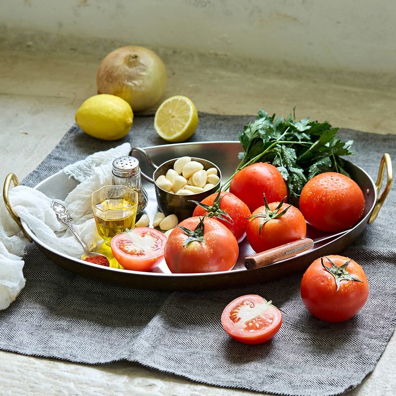토마토 처트니 을 위한 재료 이미지로 토마토,양파,마늘,올리브오일,알룰로스 등으로 구성 되어있습니다.