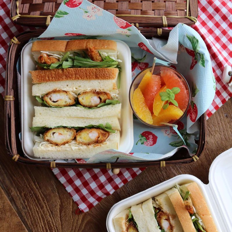 도시락이나 색다른 한끼로 활용하실 때, 산뜻한 과일을 곁들이면 더욱 맛있게 즐기실 수 있어요.