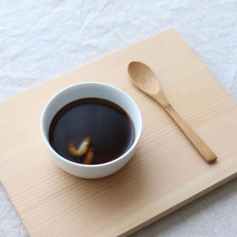 간장소스 재료를 섞어주세요.