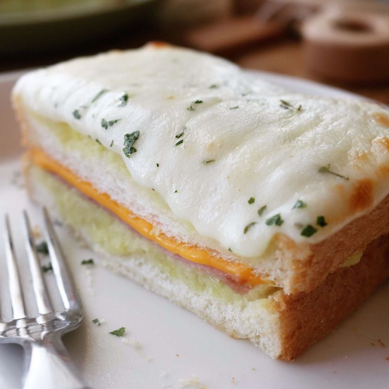 먹기 좋게 잘라 즐겨주세요.