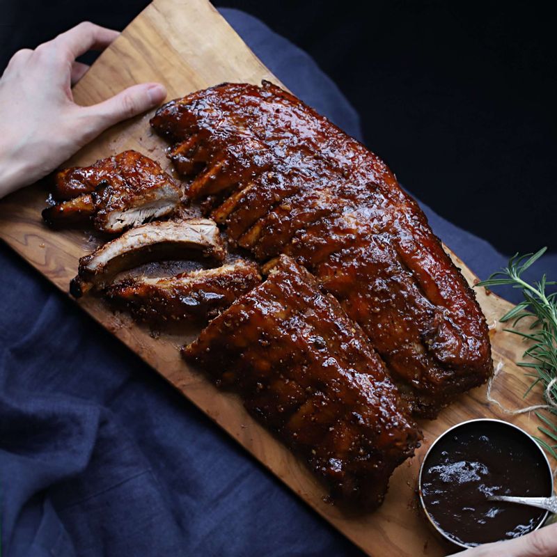 뼈에 맞춰 잘라내 맛있게 즐겨주세요.