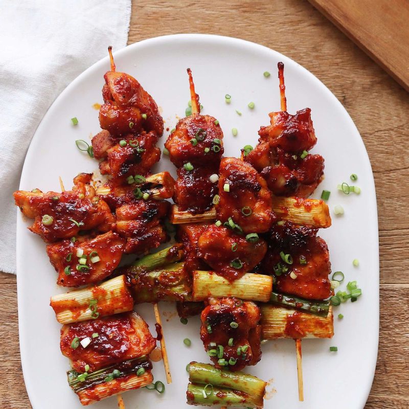 송송 썬 실파를 뿌려 완성해주세요.