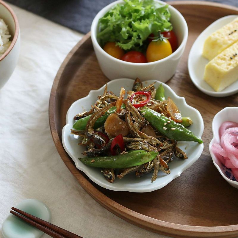 완성된 요리를 그릇에 담아 마무리해주세요.