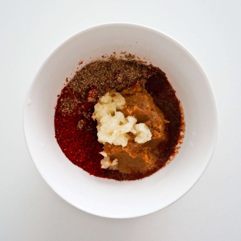 양념장 재료를 섞어주세요.