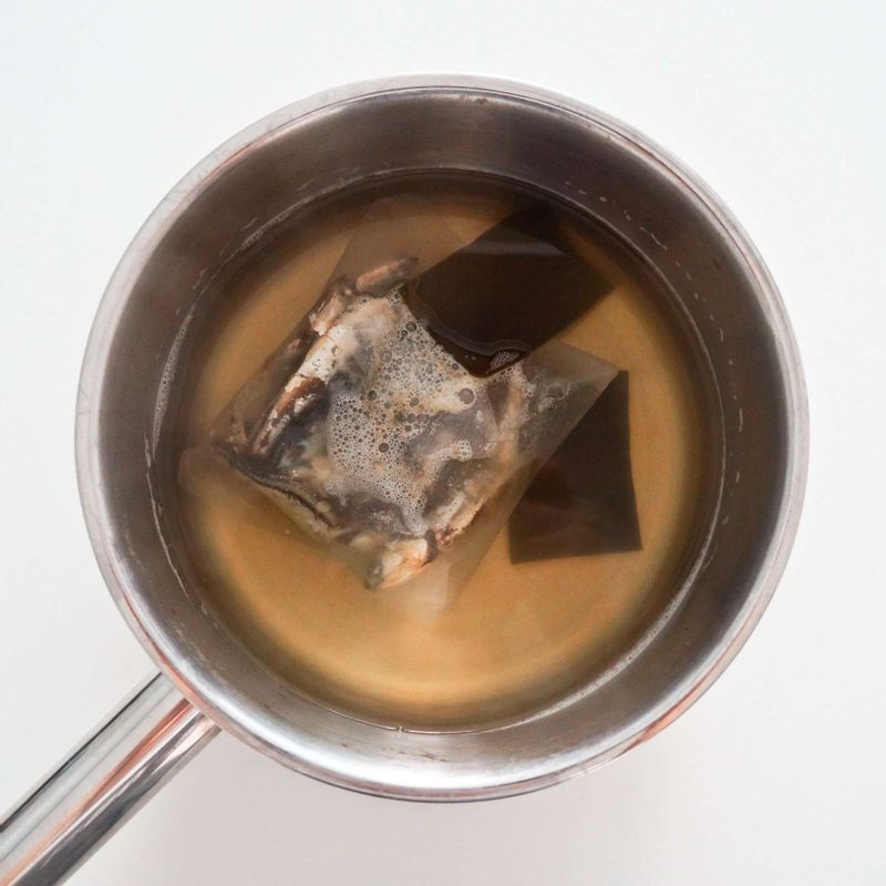 다시마 멸치 육수 5컵(1000ml)를 준비해주세요.