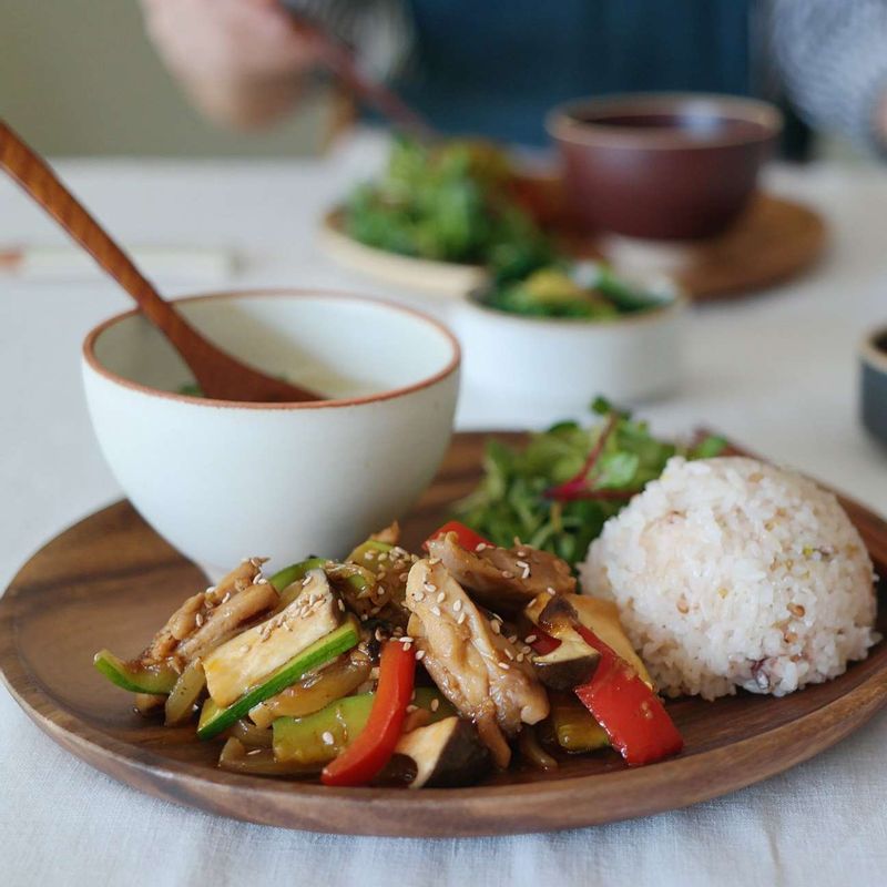 매콤닭고기덮밥