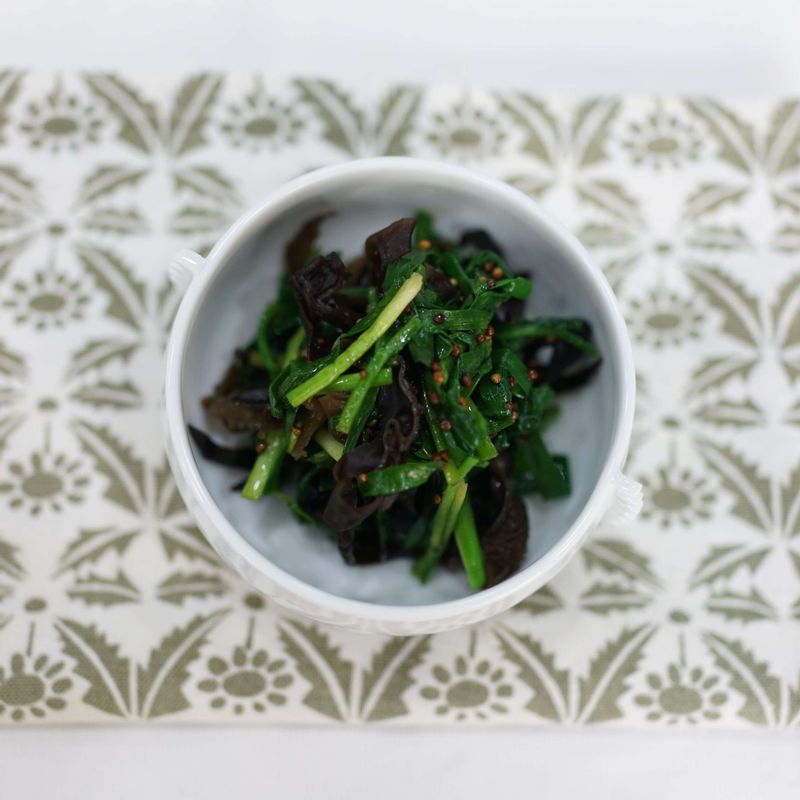 부추목이버섯 통들깨볶음