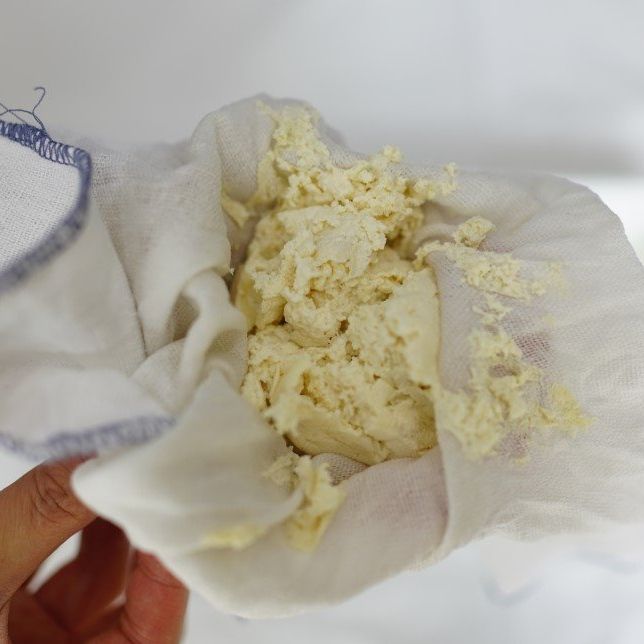 부침용 두부는 물기를 꼭 짜주세요.