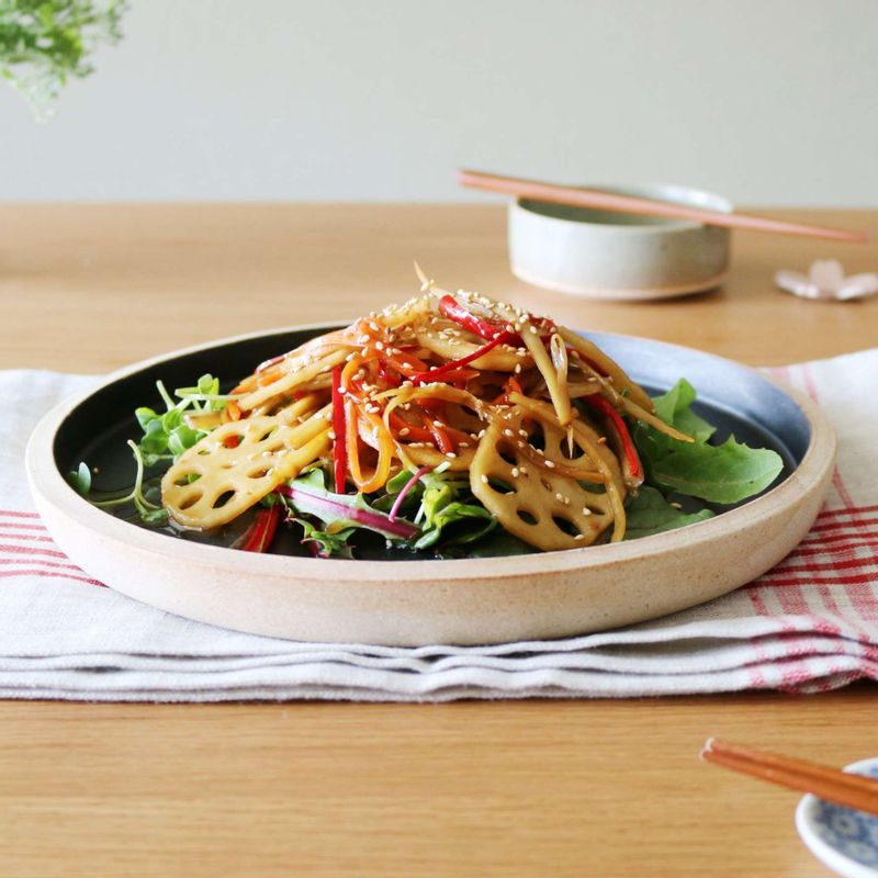 완성된 요리를 그릇에 담아 내어주세요.