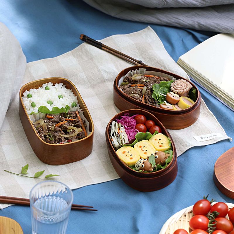 접시에 쇠고기불고기를 담고 통깨를 뿌려 마무리해주세요.