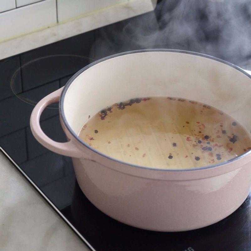 냄비에 피클주스 재료를 넣고 끓여주세요.