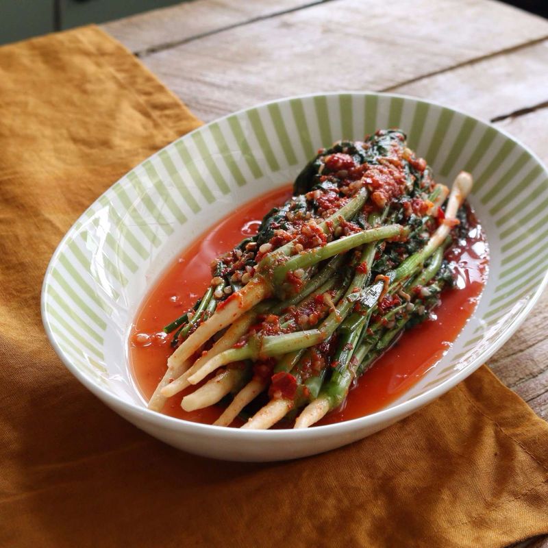 날씨에 따라 실온에서 하루, 또는 바로 냉장 보관해 먹기 좋게 익혀주세요.