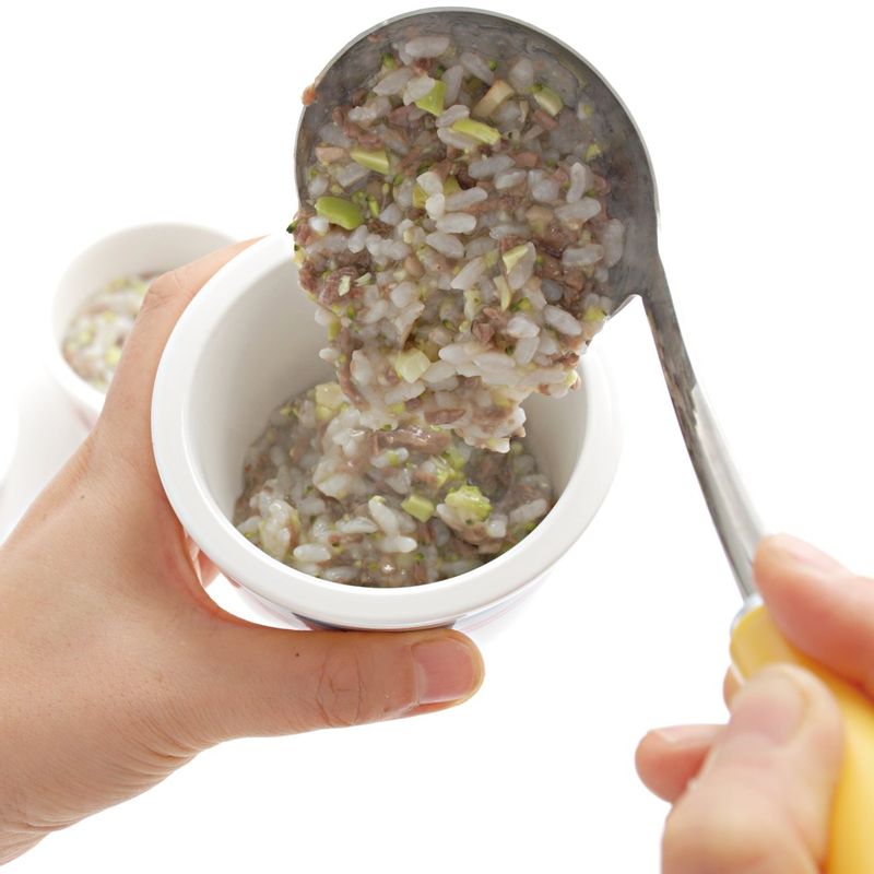 알맞게 식으면 한 끼 먹을 분량씩 담아서 바로 냉장보관하세요.