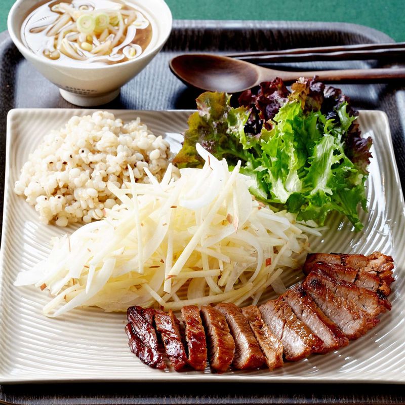 사과채돼지고기구이