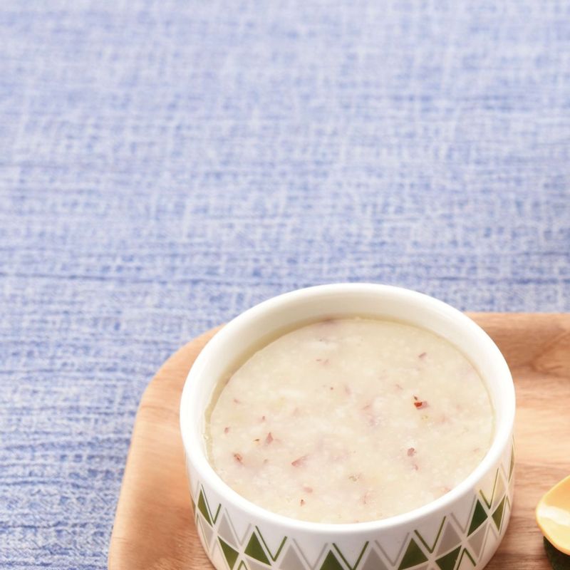 고구마-대추죽을 위한 재료 이미지로 불린 쌀,고구마,대추,물 등으로 구성 되어있습니다.