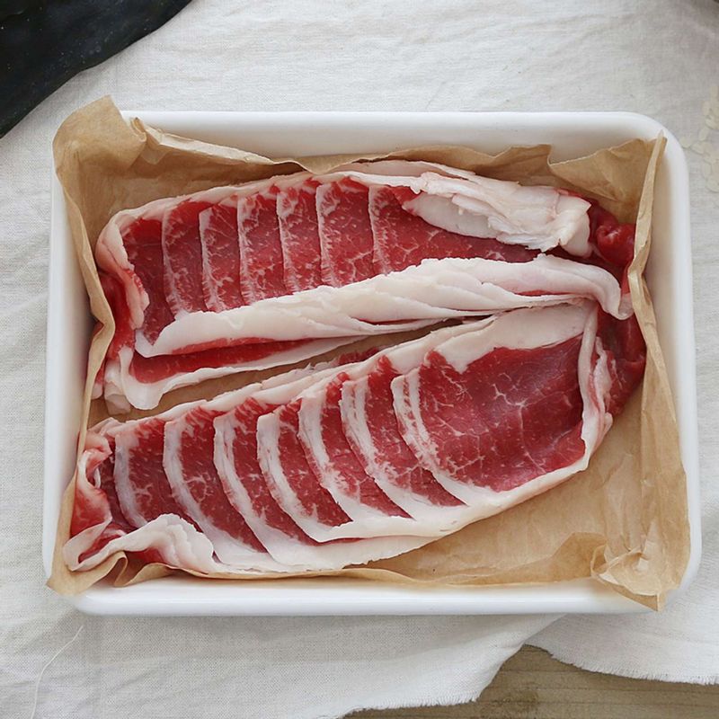 쇠고기는 먹기 좋은 크기로 잘라주세요.