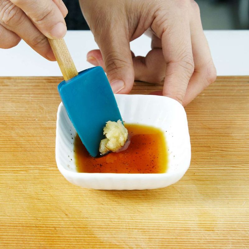 분량의 잡채밥 양념 재료를 모두 섞어주세요.