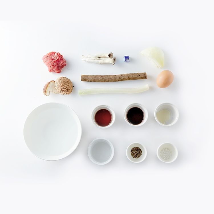 우엉불고기나베을 위한 재료 이미지로 쇠고기,우엉,표고버섯,느타리버섯,양파 등으로 구성 되어있습니다.