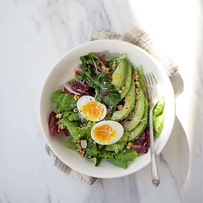 샐러드에 레몬드레싱을 곁들여 즐겨주세요.
(기호에 따라 구운 빵을 곁들여 드셔도 좋답니다.)