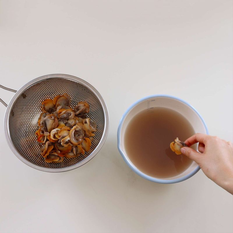 꼬막은 살만 발라서 준비해주세요.