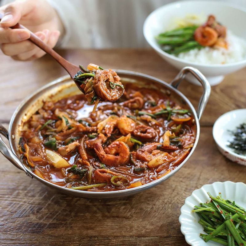 김가루를 곁들에 밥과 낙곱새를 비벼먹어도 맛있답니다.