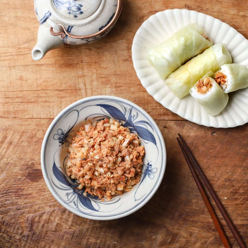 삶아진 양배추에 밥과 참치장을 넣어 쌈으로 드시거나, 쌈채소에 곁들여 드시면 맛있게 즐기실 수 있어요.