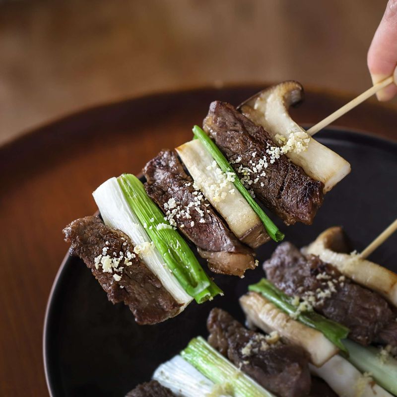 알맞은 그릇에 담고, 잣가루를 뿌려 완성해주세요.