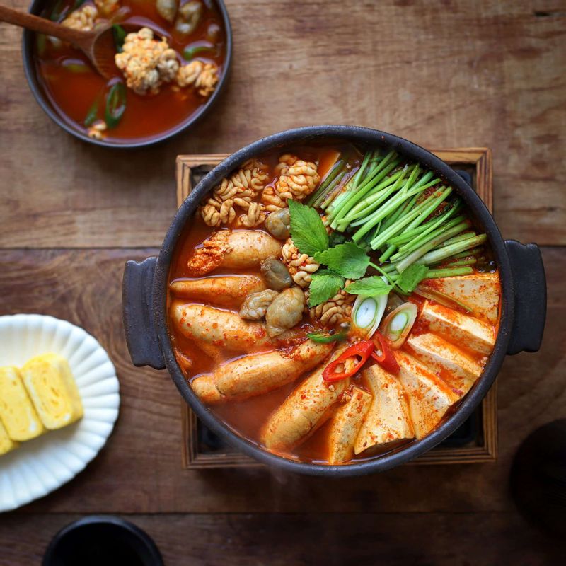 따뜻한 밥과 함께 즐겨주세요.