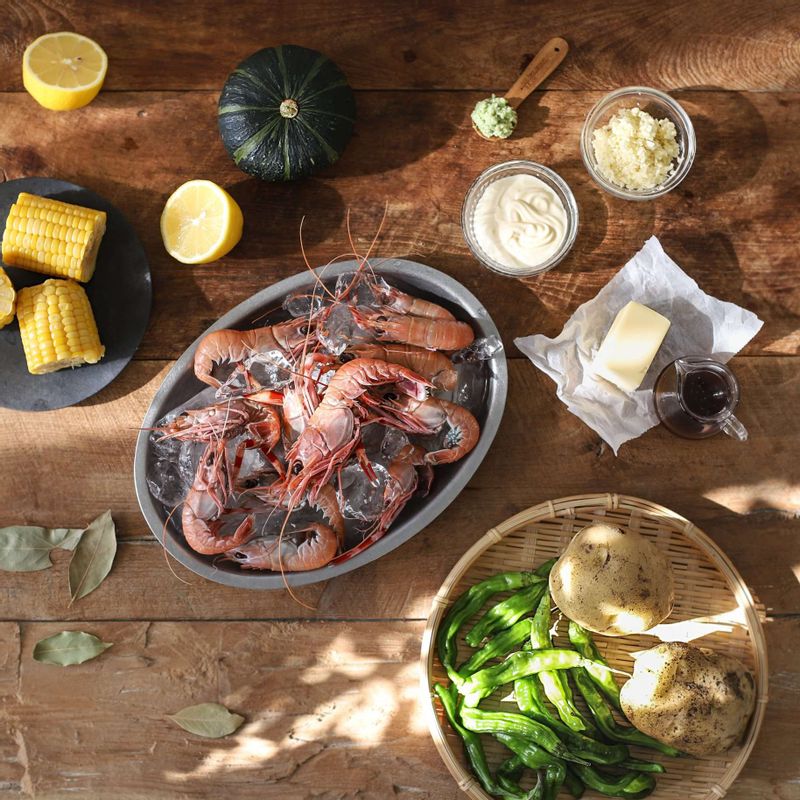 딱새우찜을 위한 재료 이미지로 딱새우,감자,미니단호박,꽈리고추,옥수수 등으로 구성 되어있습니다.