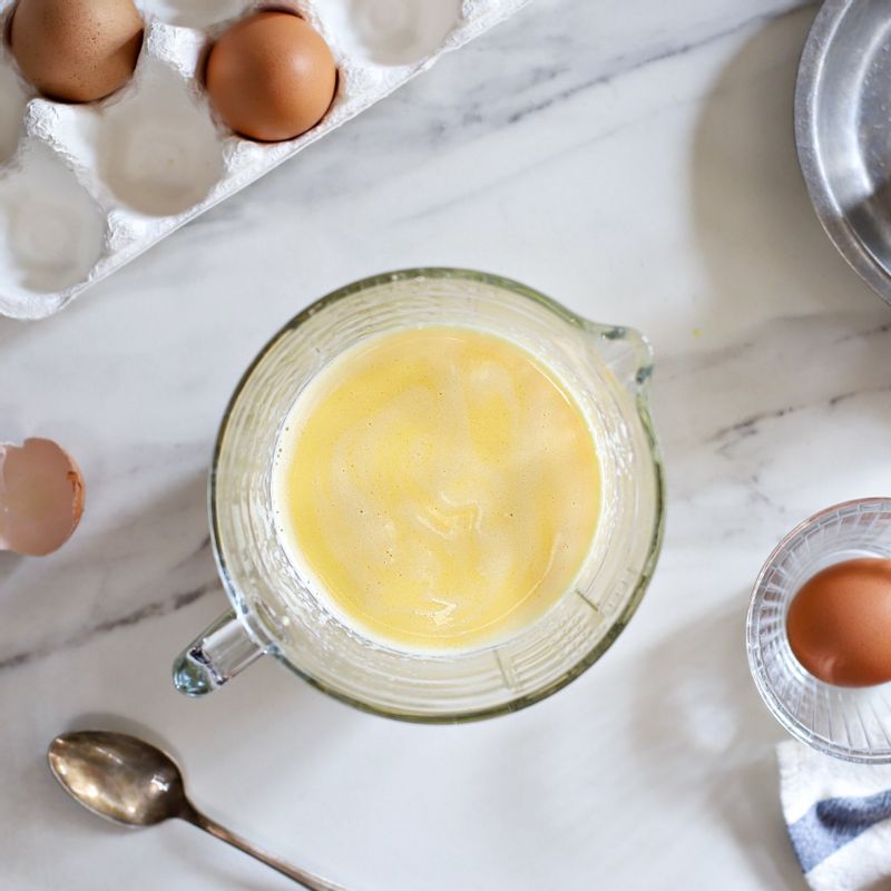 체에 한 번 걸러내어 덩어리들이 없도록 해주세요.