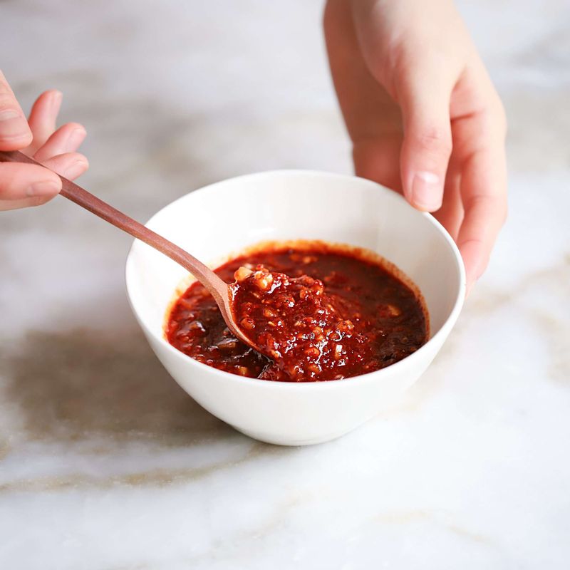 양념 재료는 볼에 넣어 모두 섞어주세요.